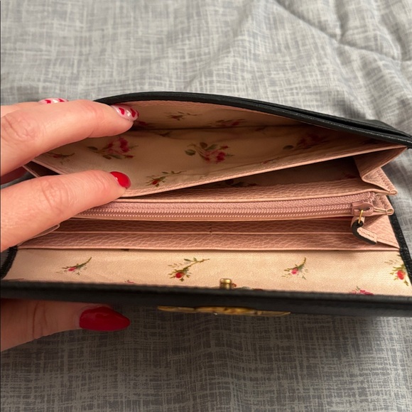 Gucci Black Wallet with Gold Detailing- NWOT - Picture 8 of 11